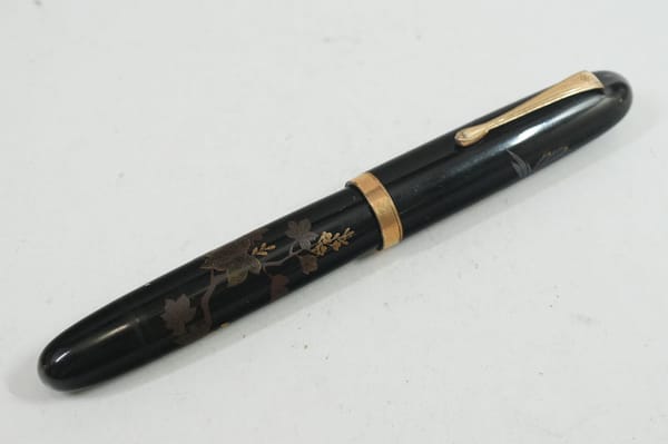 [jp_auc] 콘클린(CONKLIN) – 14K 만년필 – 수탉, 식물, 오동나무 문양 장식 – 침금(금 상감 기법) 및 옻칠(우루시)
